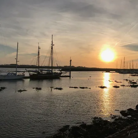 Castelo Do Relógio By Em Figueira